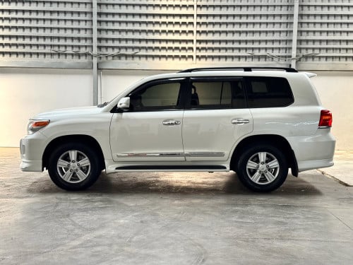 2014 Land Cruiser GXR V8 Full Option