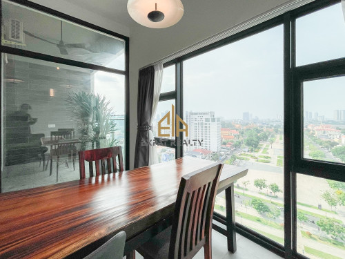 3 Bedroom Services Apartment for rent- Tonle Basac -Phnom Penh.