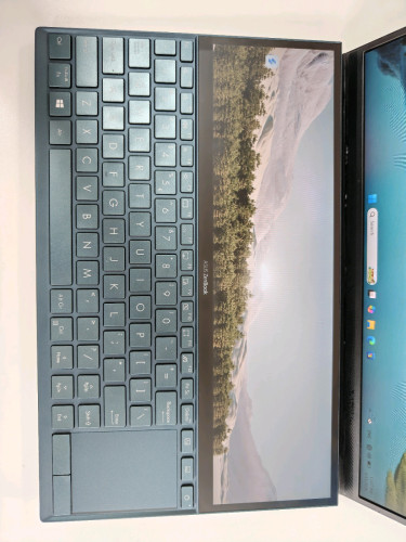 ASUS ZenBook Duo Core i7-10510U