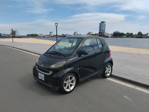 Black Mercedes Smart car 1.0 Turbo