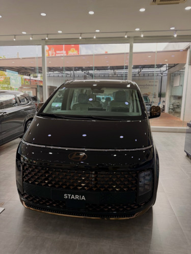 HYUNDAI STARIA lounge