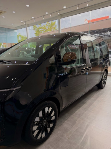HYUNDAI STARIA lounge