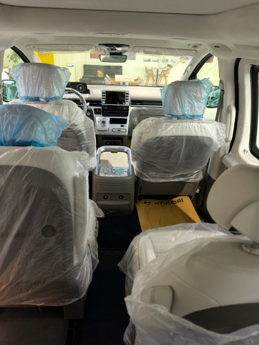 HYUNDAI STARIA lounge