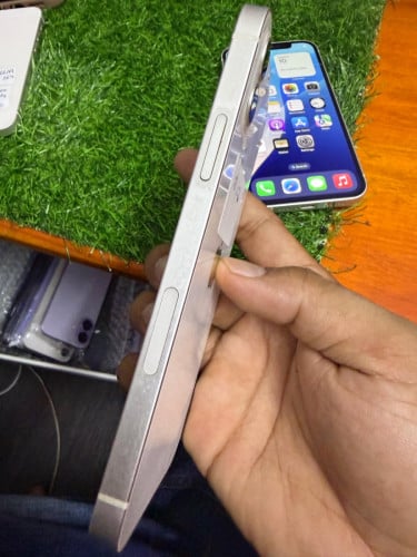 iPhone 12 ជាំlcd