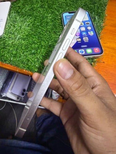 iPhone 12 ជាំlcd