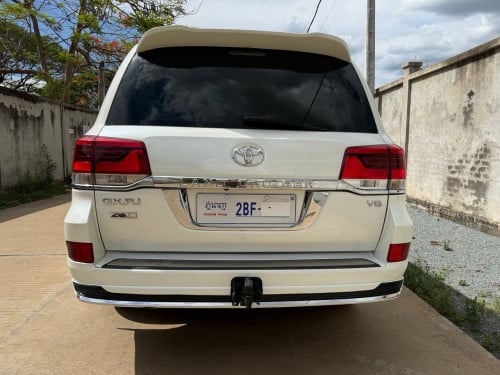 Land cruiser.2011ឡេីង ក្នុង ក្រៅ  2021 Arab