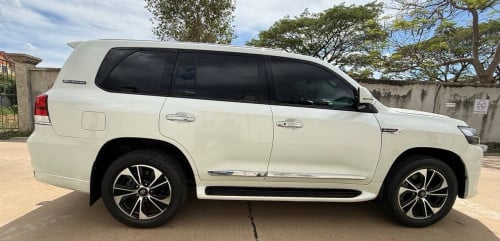 Land cruiser.2011ឡេីង ក្នុង ក្រៅ  2021 Arab