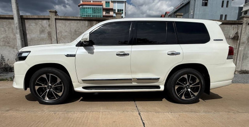 Land cruiser.2011ឡេីង ក្នុង ក្រៅ  2021 Arab