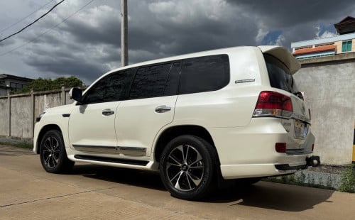 Land cruiser.2011ឡេីង ក្នុង ក្រៅ  2021 Arab