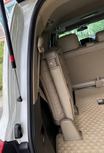 Land cruiser.2011ឡេីង ក្នុង ក្រៅ  2021 Arab