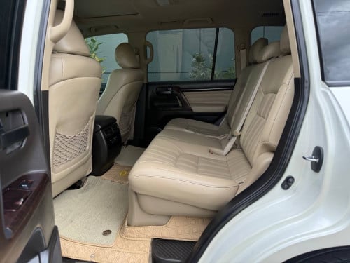 Land cruiser.2011ឡេីង ក្នុង ក្រៅ  2021 Arab