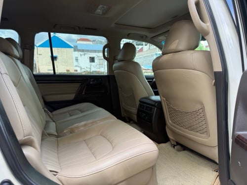 Land cruiser.2011ឡេីង ក្នុង ក្រៅ  2021 Arab