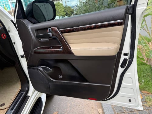 Land cruiser.2011ឡេីង ក្នុង ក្រៅ  2021 Arab