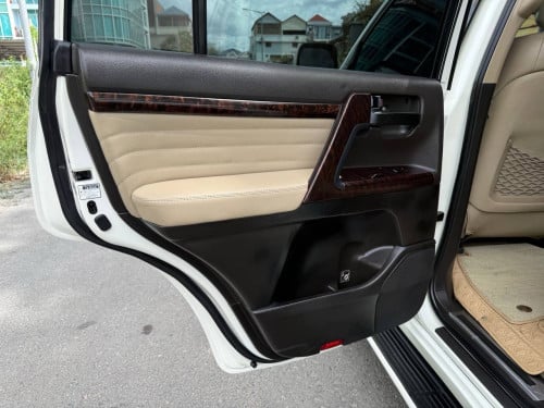 Land cruiser.2011ឡេីង ក្នុង ក្រៅ  2021 Arab