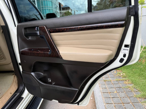 Land cruiser.2011ឡេីង ក្នុង ក្រៅ  2021 Arab