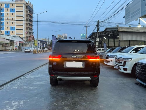 LandCruiser GR-SPORT 2022 Full Options១ទឹក 20000kmជាង នៅថ្មីណាស់ ថ្នាំស្សុីន ១ជុំ