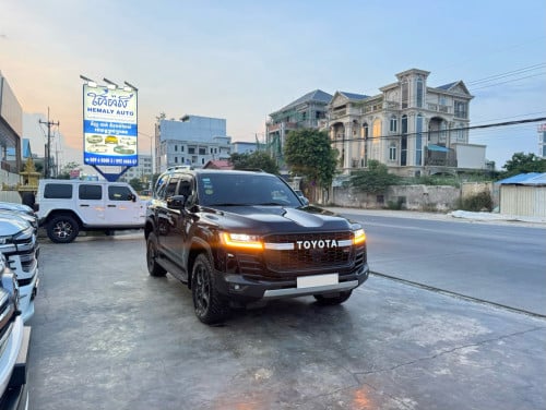 LandCruiser GR-SPORT 2022 Full Options១ទឹក 20000kmជាង នៅថ្មីណាស់ ថ្នាំស្សុីន ១ជុំ