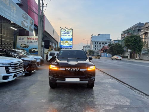 LandCruiser GR-SPORT 2022 Full Options១ទឹក 20000kmជាង នៅថ្មីណាស់ ថ្នាំស្សុីន ១ជុំ