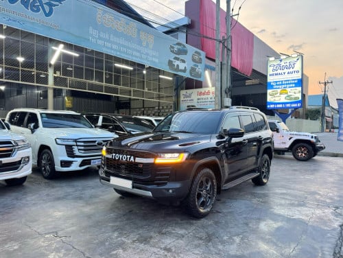 LandCruiser GR-SPORT 2022 Full Options១ទឹក 20000kmជាង នៅថ្មីណាស់ ថ្នាំស្សុីន ១ជុំ