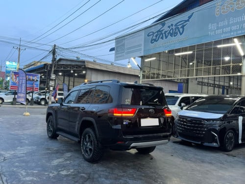 LandCruiser GR-SPORT 2022 Full Options១ទឹក 20000kmជាង នៅថ្មីណាស់ ថ្នាំស្សុីន ១ជុំ