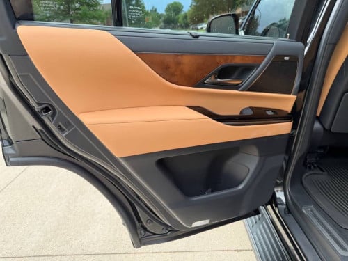 Lexus Lx600 KURU Black Edition 2023 ក្រដាសពន្ធ • ប្រភេទ មេឡាន ( ទឹកថ្នាំស្សុីន 100% ) មកដល់ 22/06/26