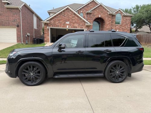 Lexus Lx600 KURU Black Edition 2023 ក្រដាសពន្ធ • ប្រភេទ មេឡាន ( ទឹកថ្នាំស្សុីន 100% ) មកដល់ 22/06/26
