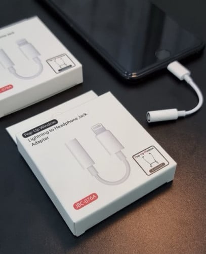 Lightning to headphones jack adapter