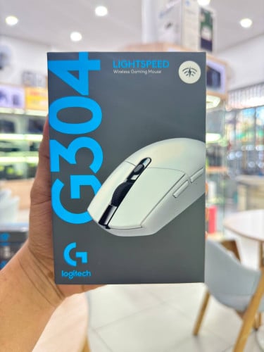 Logitech G304 LIGHTSPEED Wireless Gaming Mouse Black And White