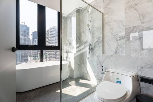 Luxurious 3 Bedrooms Apartment for RENT in BKK1 with Gym and Pool