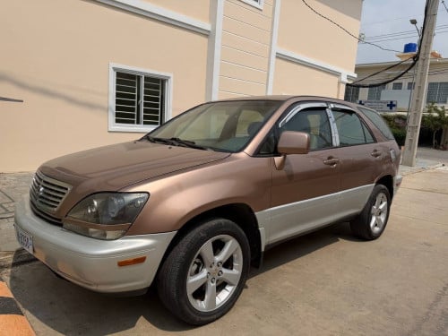 Luxus RX 300  ឆ្នាំ1999ប៉ុង2 ភ្ជាប់ប្រព័ន្ធហ្គាសរួចស្រាប់6000$ ឯកសារគ្រប់