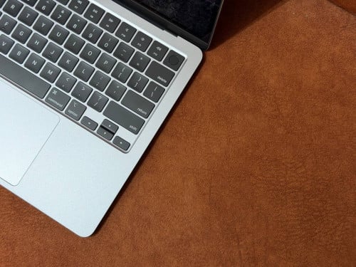 MacBook Air 2022 ( 99% )Apple M2 Chip, RAM 16GB, SSD 256GB