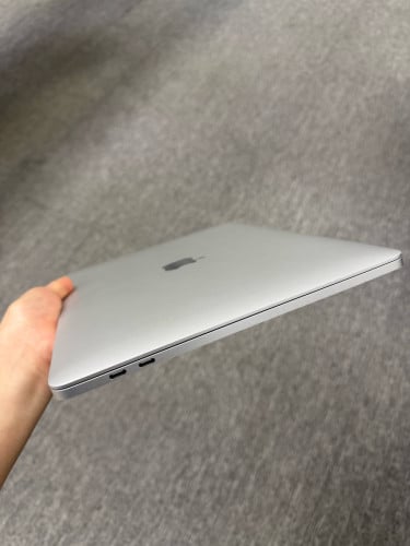 MacBook Pro 2019 Touch Bar condition 99%