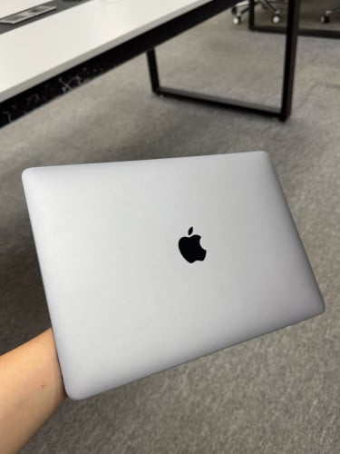 MacBook Pro 2019 Touch Bar condition 99%