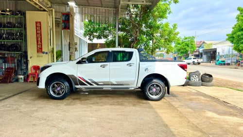 Mazda ឆ្វេងសុិនម៉ាសុិនធំ3.2 auto capita (4*4)