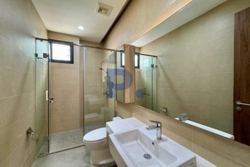 Modern 2 Bedrooms Apartment for RENT near BKK1 with Gym and Pool