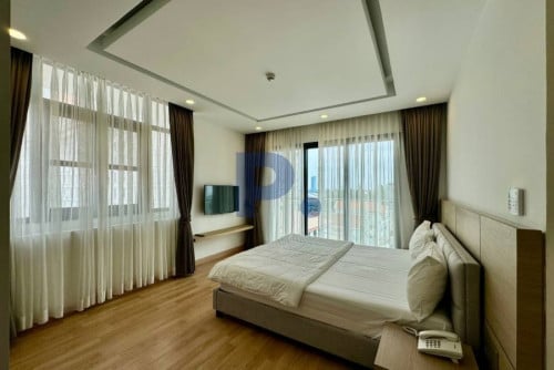 Modern 2 Bedrooms Apartment for RENT near BKK1 with Gym and Pool