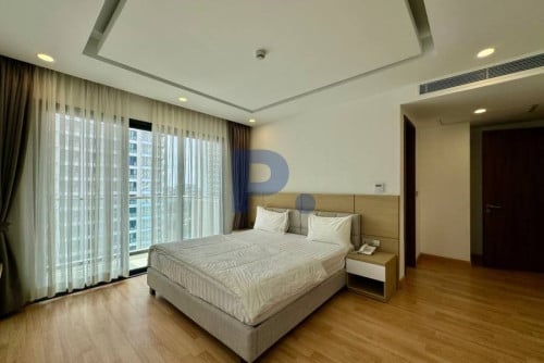 Modern 2 Bedrooms Apartment for RENT near BKK1 with Gym and Pool