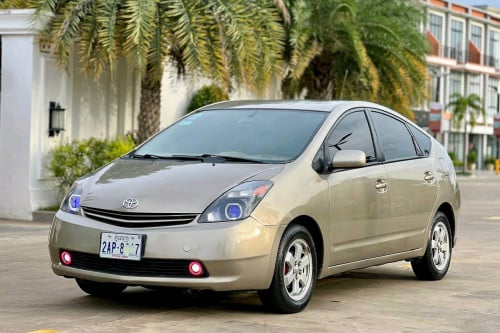 Prius 04 hfull តម្លៃ 7900$ទីតាំង ប៉ៃលិន