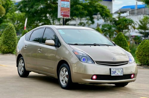 Prius 04 hfull តម្លៃ 7900$ទីតាំង ប៉ៃលិន