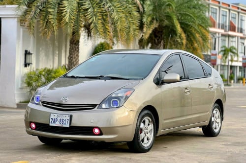 Prius 04 hfull តម្លៃ 7900$ទីតាំង ប៉ៃលិន