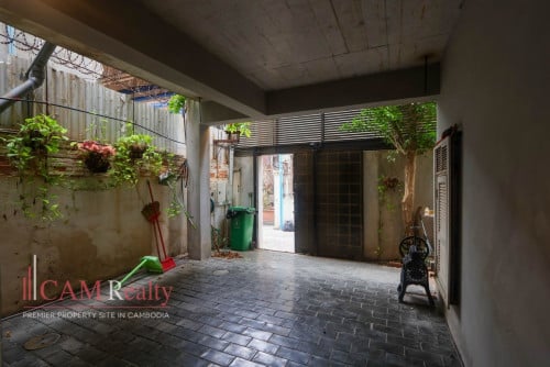 Renovated 3 Bedroom Townhouse For Rent in Tonle Basak