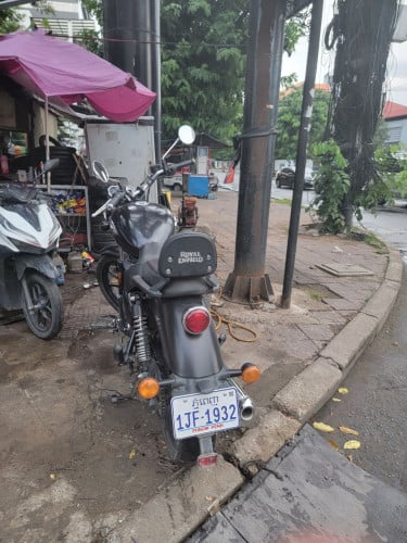 Royal Enfield Meteor 350 Black