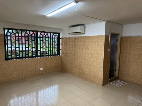 អគារអាជីវកម្មនៅជិតព្រះរាជដំណាក់ សម្រាប់លក់តម្លៃក្រោមទីផ្សារ