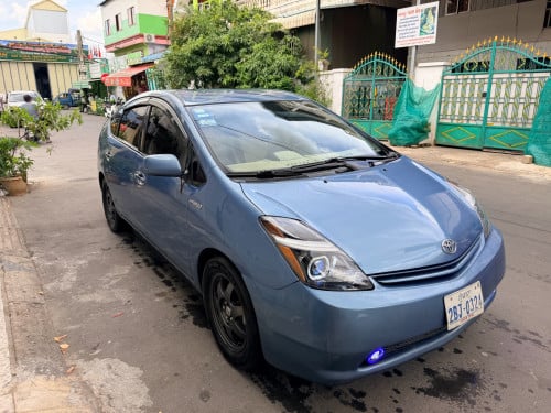 Toyota prius 05 Full option ឡានស្អាតសុីនមួយជុំ