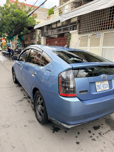 Toyota prius 05 Full option ឡានស្អាតសុីនមួយជុំ