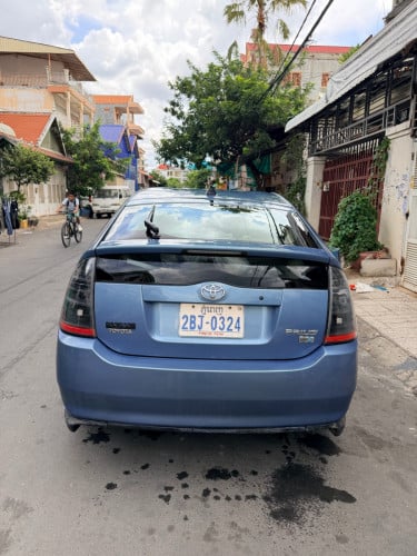 Toyota prius 05 Full option ឡានស្អាតសុីនមួយជុំ