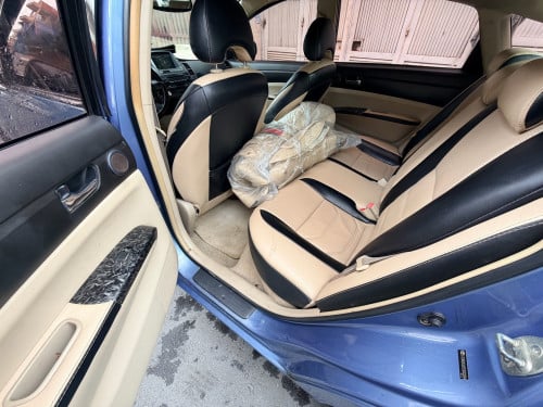 Toyota prius 05 Full option ឡានស្អាតសុីនមួយជុំ