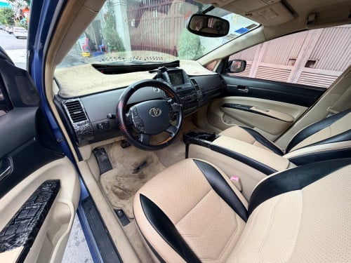 Toyota prius 05 Full option ឡានស្អាតសុីនមួយជុំ