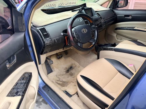 Toyota prius 05 Full option ឡានស្អាតសុីនមួយជុំ