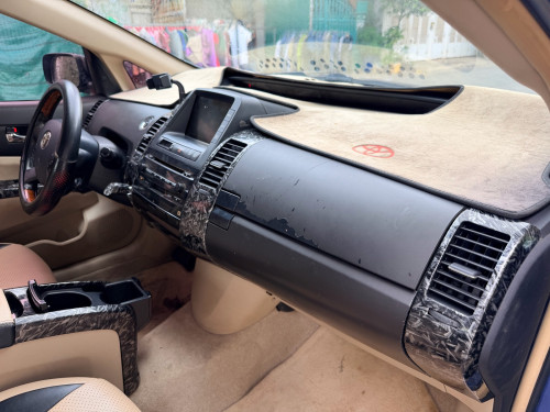 Toyota prius 05 Full option ឡានស្អាតសុីនមួយជុំ